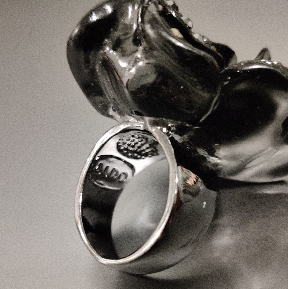 Black Camelia Rose Flower Cocktail Ring - Picture 5 of 15